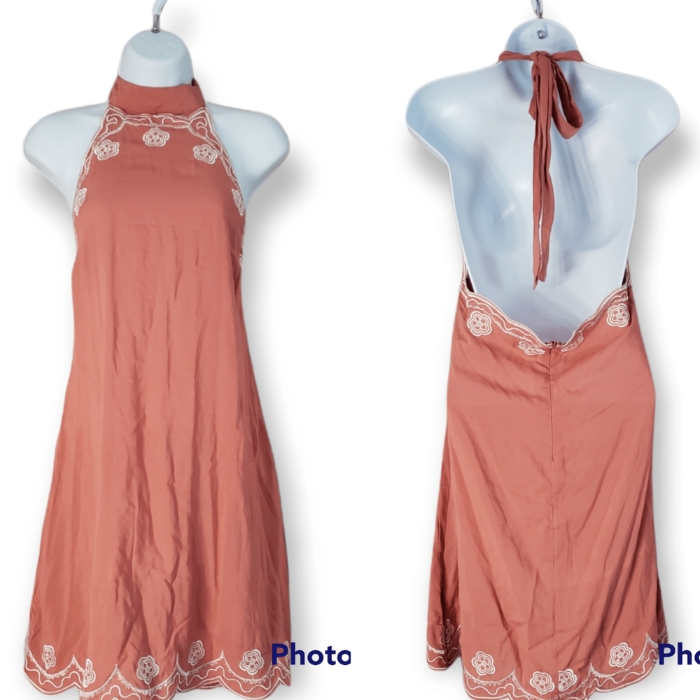 NWOT Lulu's coral embroidered high neck backless halter blouse top  Women XLarge